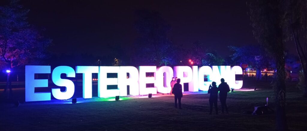 Festival Estereo Picnic 2025 promo image with the logo from last year's edition and some cool kids taking selfies
