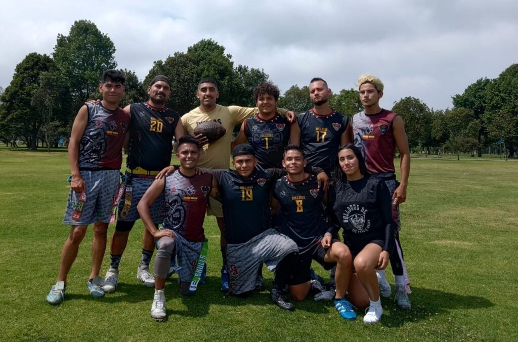 Flag football players in Bogotá lining up for a photo