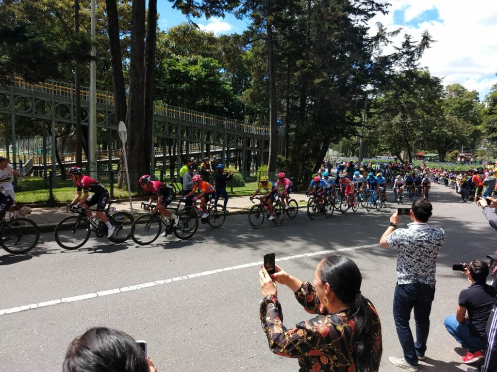 Tour Colombia 2:1 in the Parque Nacional, Bogotá